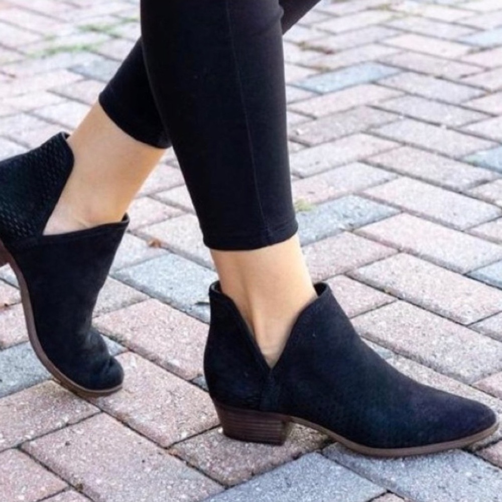 Lucky Brand Baley 9.5 black suede shoe boots
